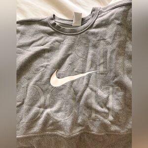 Cropped Nike Crewneck